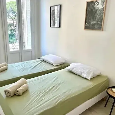 Moderne A Juans Les Pins De 60 M² Avec Parking ジュアン・レ・パン