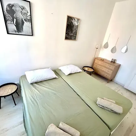 Apartment D'une A Juans Les Pins , A 300 M De La Avec Wifi *