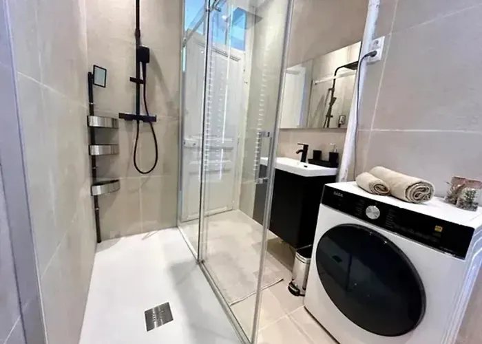 Moderne A Juans Les Pins De 60 M² Avec Parking Daire *