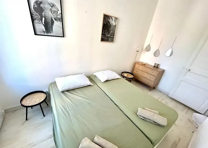 Daire Moderne A Juans Les Pins De 60 M² Avec Parking *